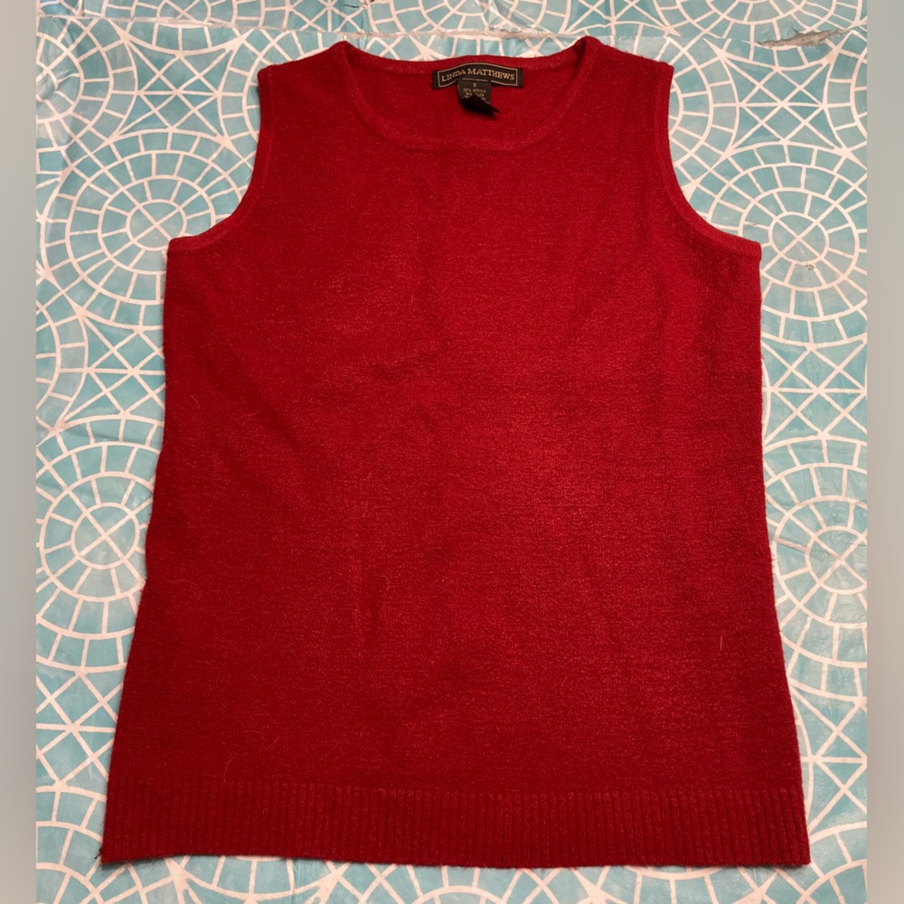 💛TODAY***$10***Linda Matthew’s deep red pull on sweater vest/top.